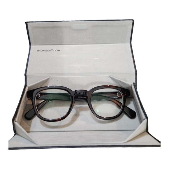 Entourage of 7 Men's Eyeglass Frames, Black Tortoise - Picture 8 of 8